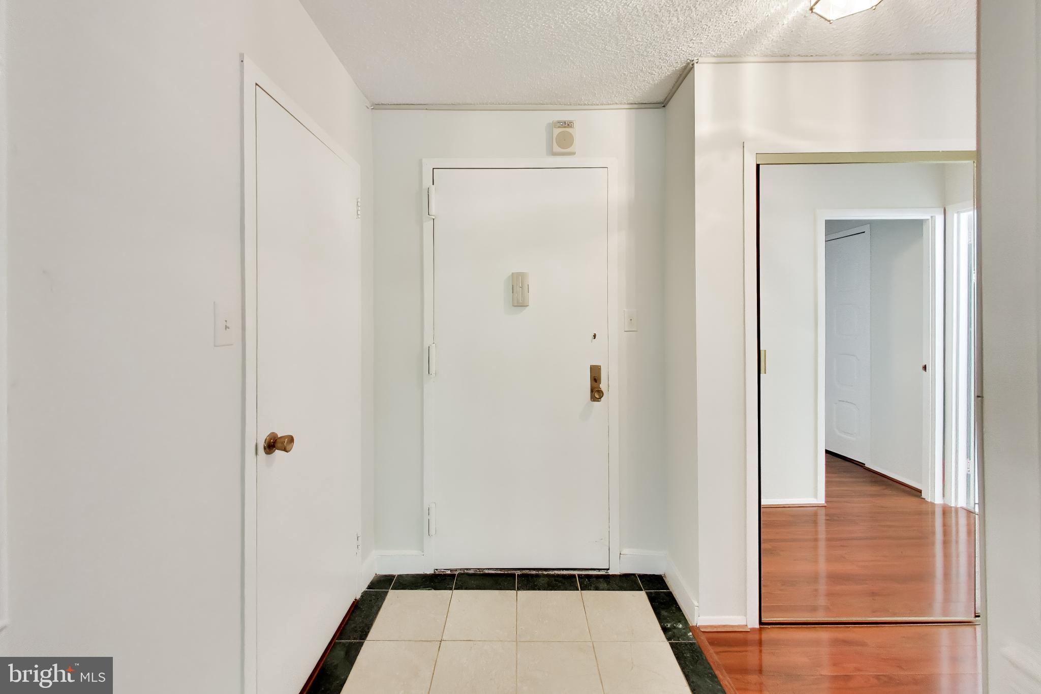 5225 Pooks Hill Road, Unit 220N Bethesda, MD 20814 - Photo 9 of 51 UNIT ENTRANCE