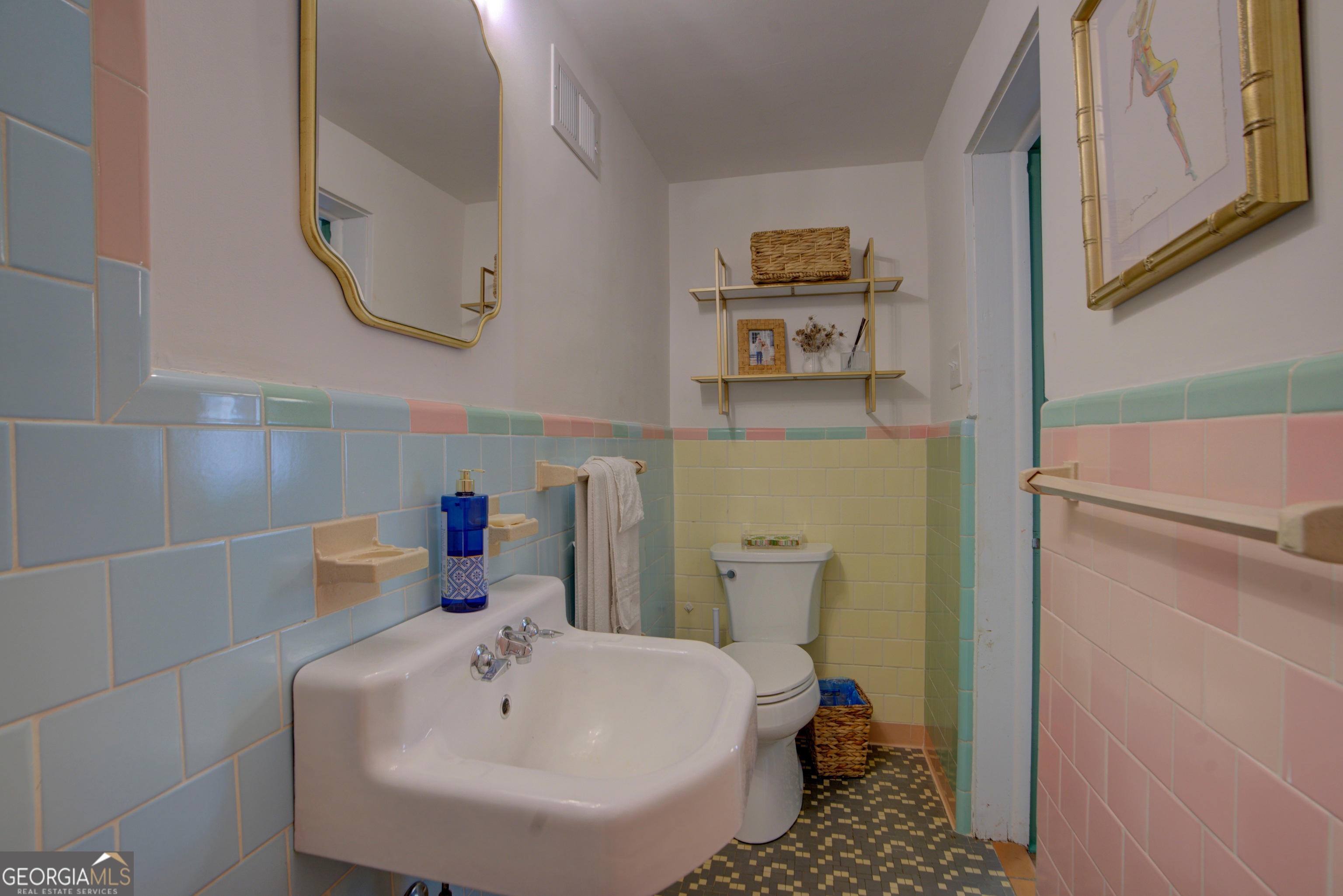 17 Crestwood Drive Rome, GA 30165 - Photo 20 of 36 a bathroom with a sink toilet and a mirror