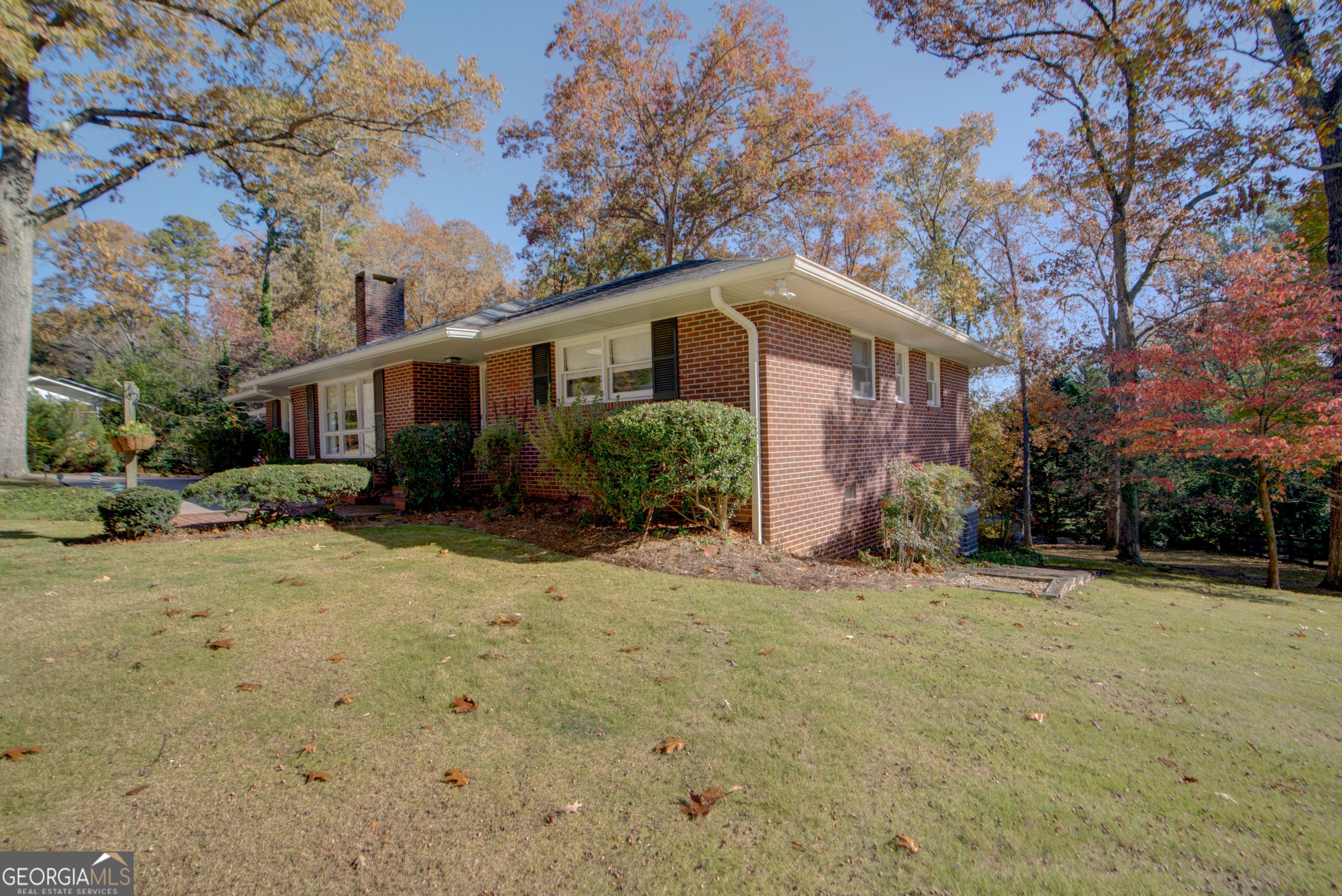 17 Crestwood Drive Rome, GA 30165 - Photo 2 of 36 a front view of a house with a yard and garage