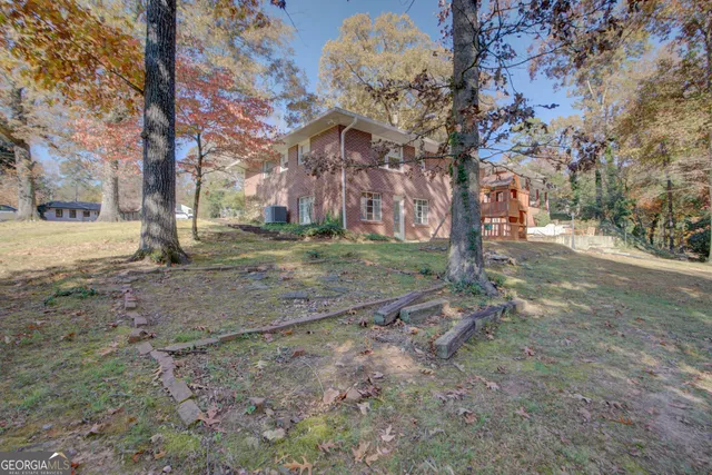 a view of a tree in the middle of a yard