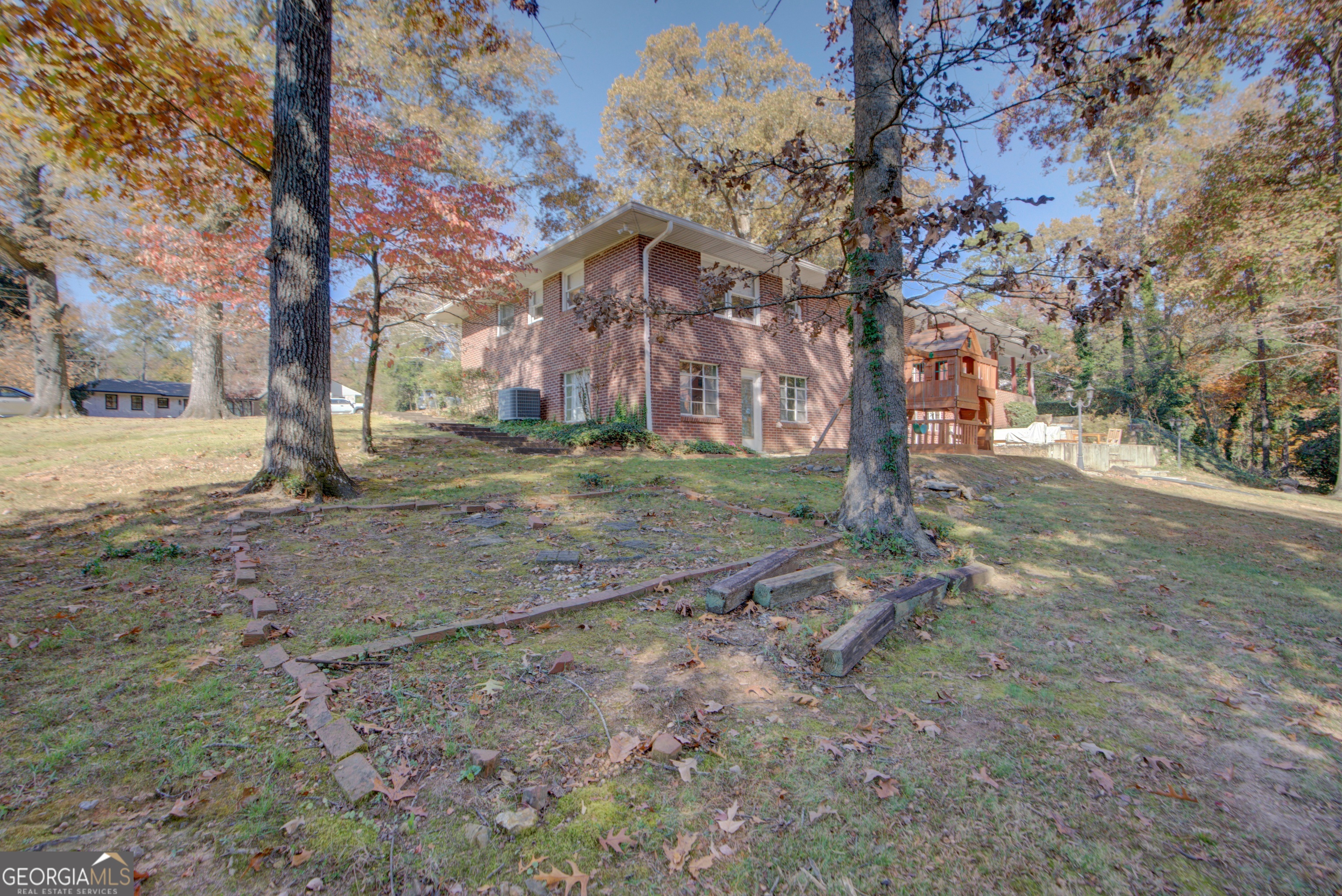 17 Crestwood Drive Rome, GA 30165 - Photo 30 of 36 a view of a tree in the middle of a yard