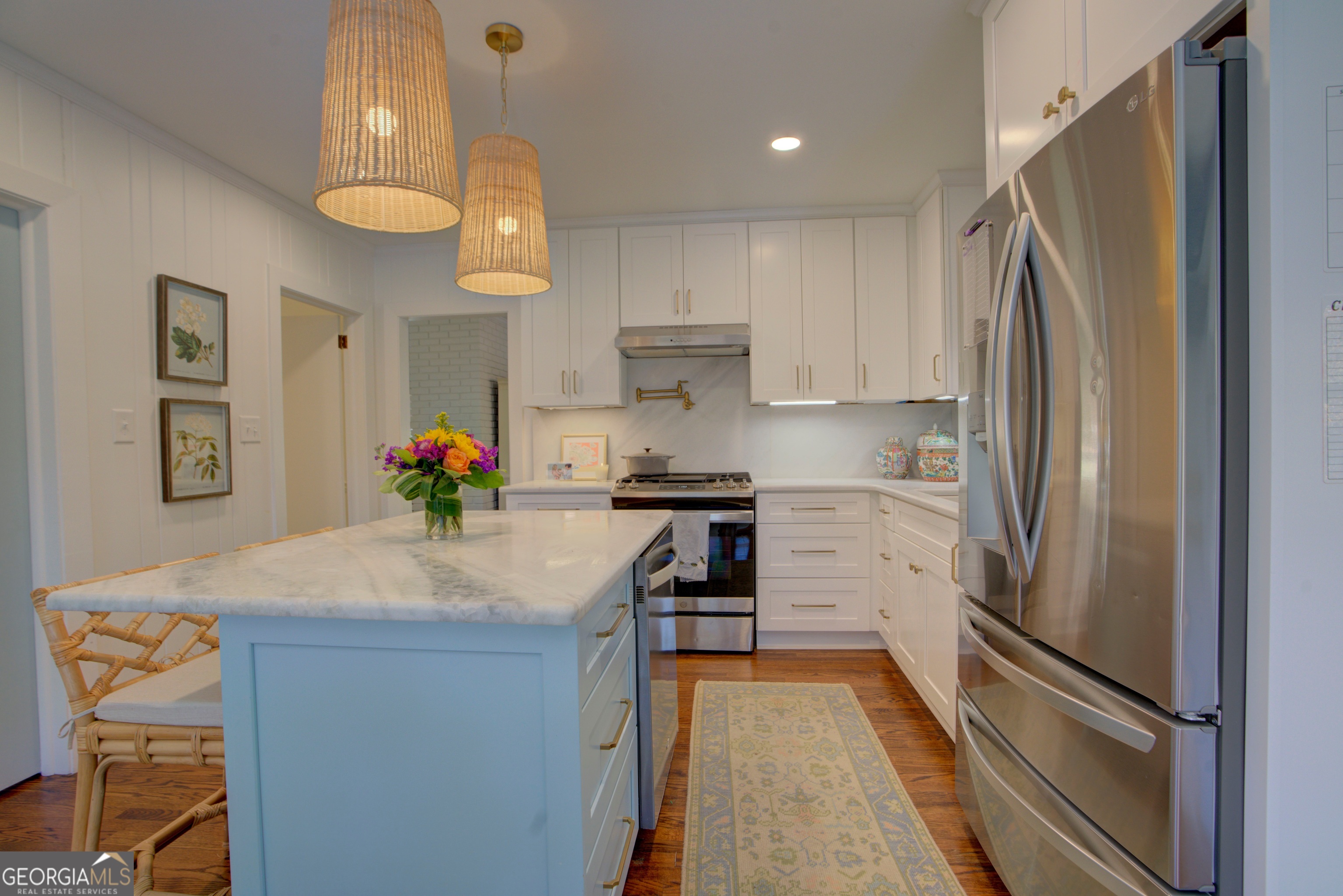 17 Crestwood Drive Rome, GA 30165 - Photo 5 of 36 a kitchen with granite countertop a refrigerator and a sink
