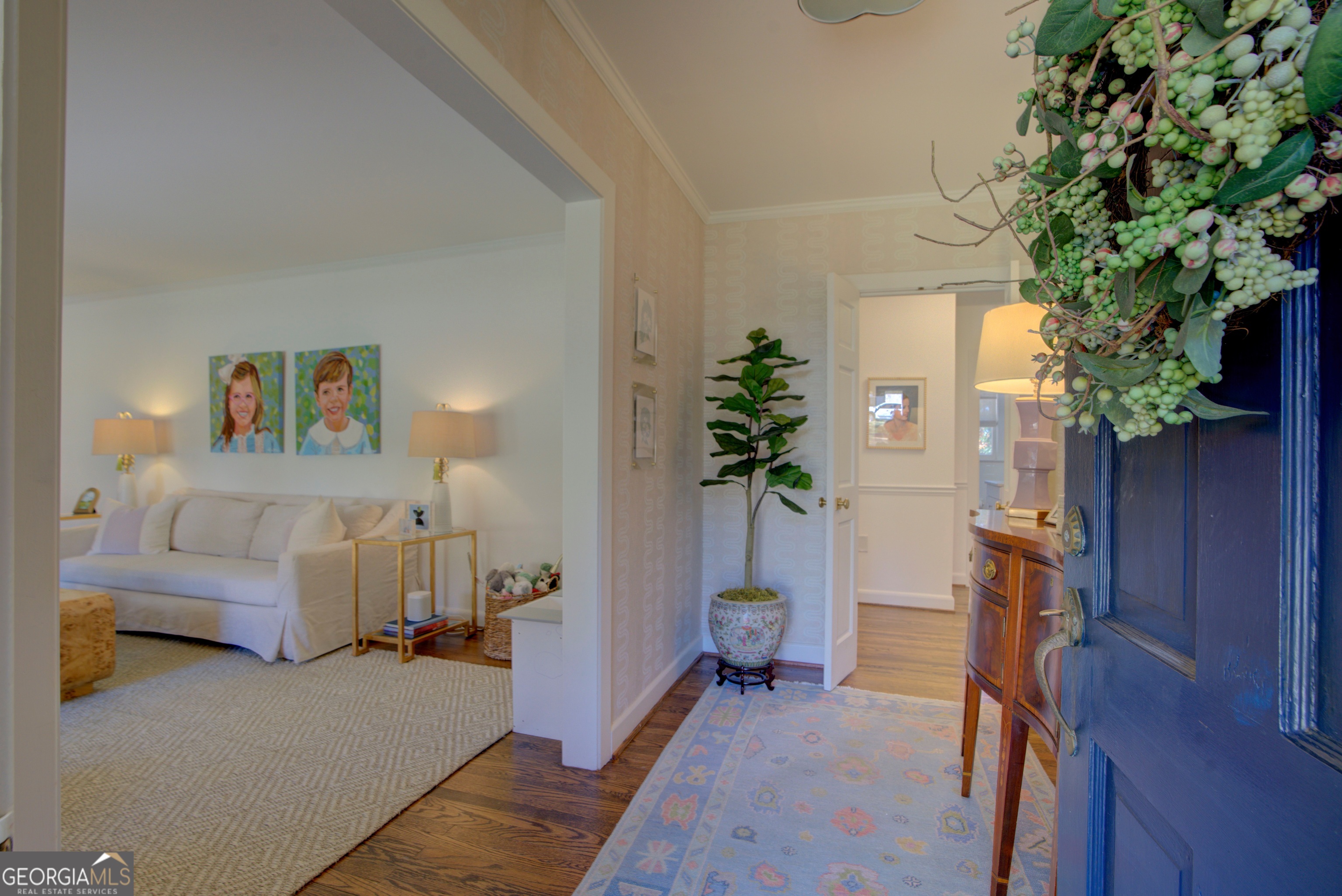 17 Crestwood Drive Rome, GA 30165 - Photo 7 of 36 a living room with furniture and a potted plant
