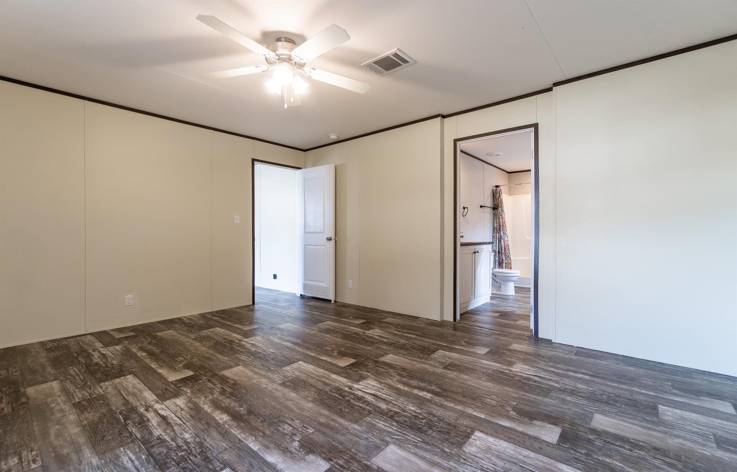 102 Pinelake Drive Satsuma, FL 32189 - Photo 19 of 35 a view of a big room with wooden floor and a ceiling fan
