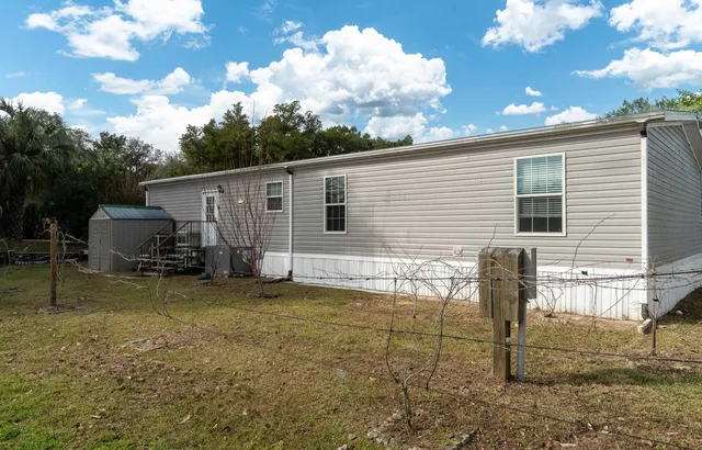 a view of a house with backyard