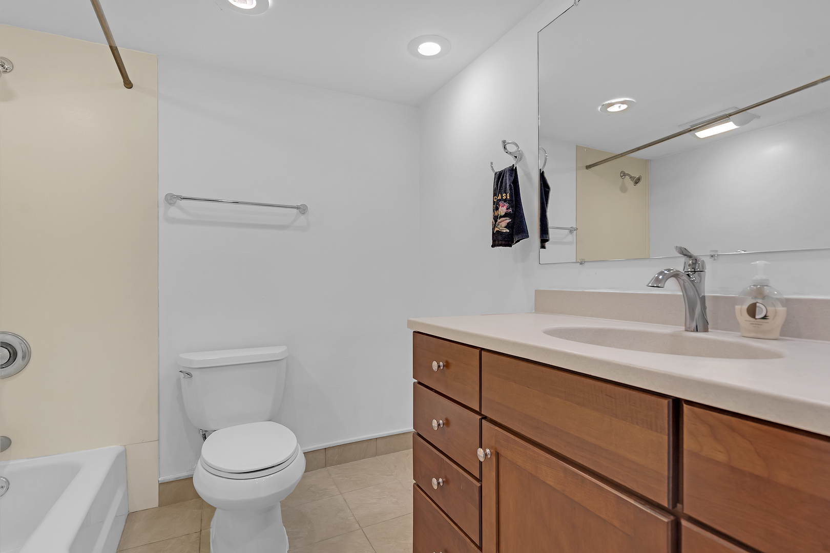 1808 Plum Grove Road, Unit 1B Rolling Meadows, IL 60008 - Photo 13 of 18 Gallery Image 13