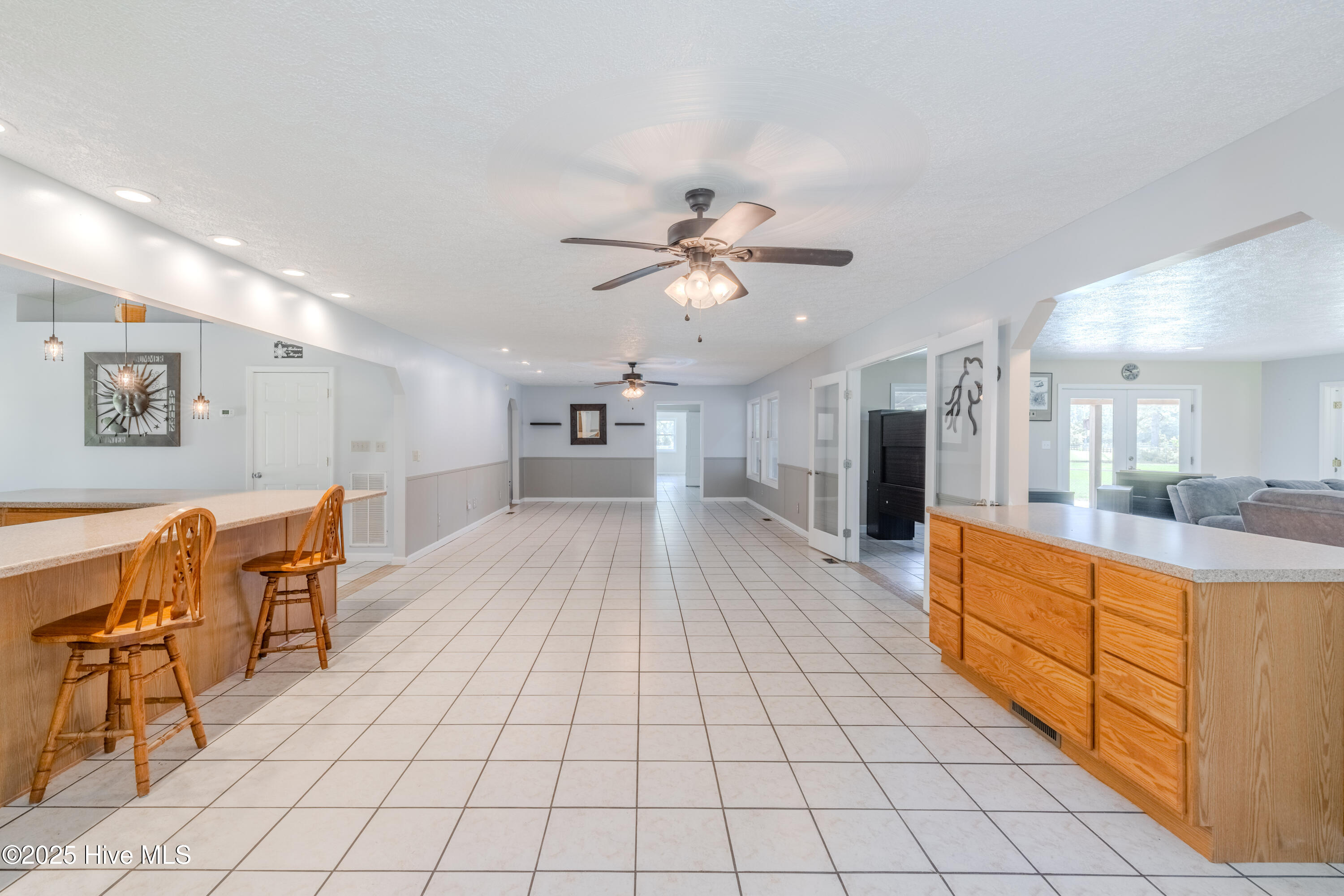 161 Howard Lane Swansboro, NC 28584 - Photo 43 of 56 Bult-in side bar for serving in the dining or living spaces.