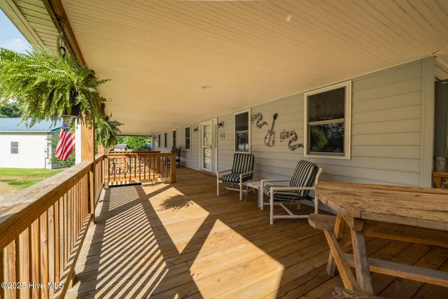 $1,499,000 | 161 Howard Lane, Swansboro, NC 28584