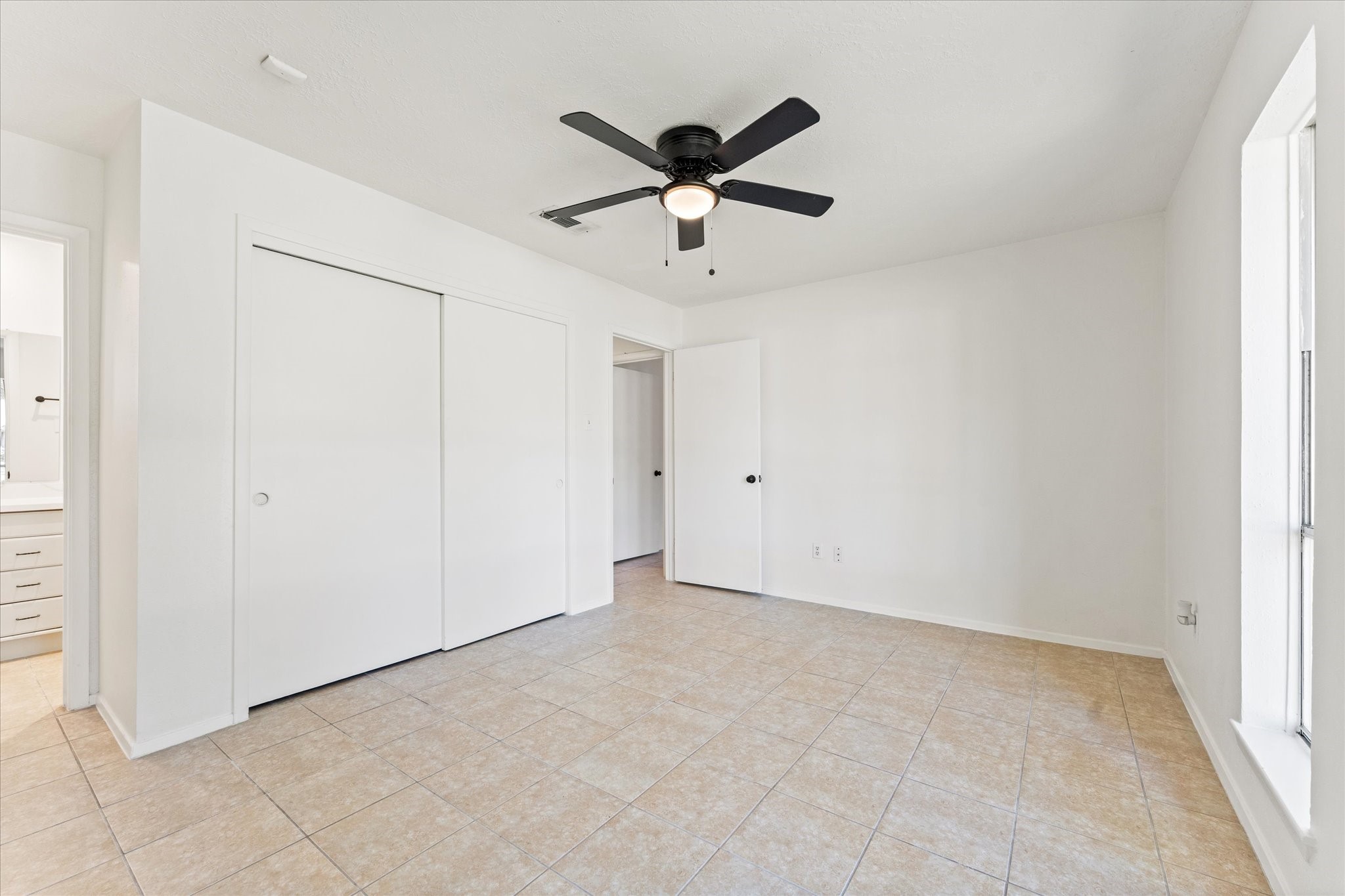 23122 Cimber Lane Spring, TX 77373 - Photo 20 of 25 an empty room with ceiling fan and window