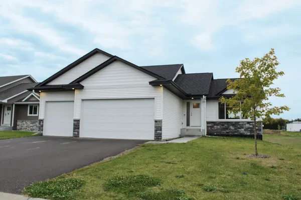 $525,000 | 9989 14th Circle Northeast, St. Michael, MN 55376