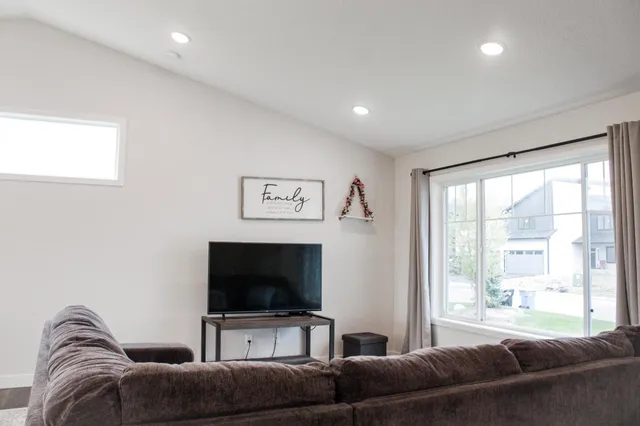 $545,000 | 9989 14th Circle Northeast, St. Michael, MN 55376