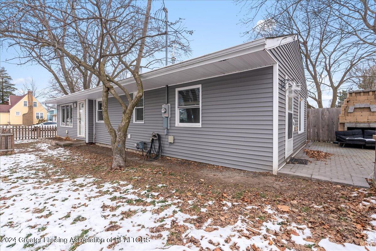 1403 Snyder Road East Lansing, MI 48823 - Photo 20 of 26 34-Media Jett - 35