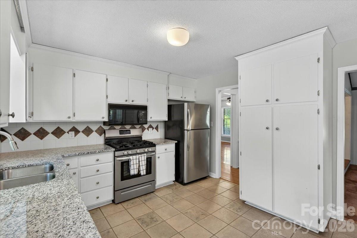 7615 Alexander Road Charlotte, NC 28270 - Photo 10 of 31 Gallery Image 10
