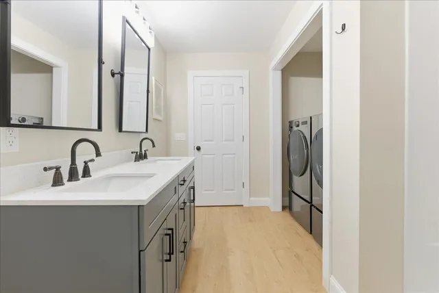 $949,900 | 42 Durham Road, Freeport, ME 04032