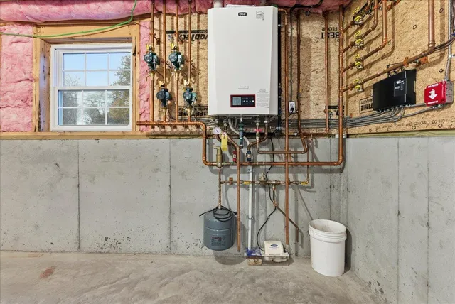 $949,900 | 42 Durham Road, Freeport, ME 04032