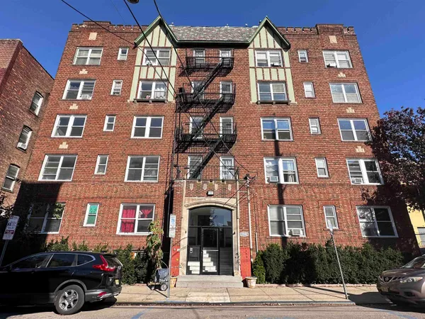 $1,895 | 160 Vroom Street, Unit 47, Jersey City, NJ 07306