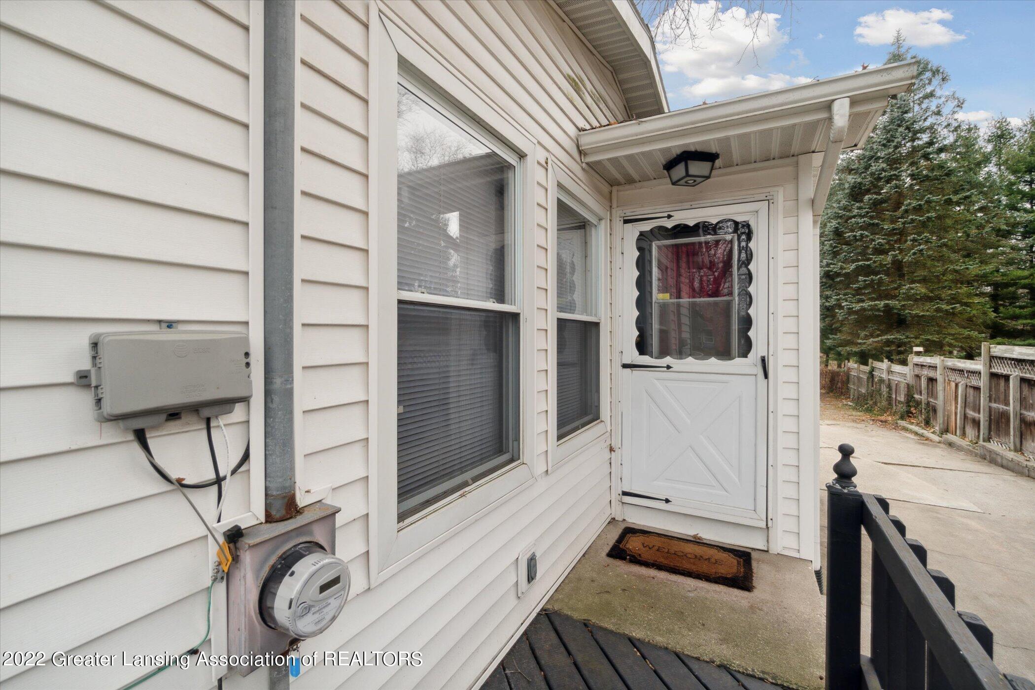 6314 Hilliard Road Lansing, MI 48911 - Photo 4 of 40 05-6314-Hilliard-Rd-Lansing-MI-48911-Win