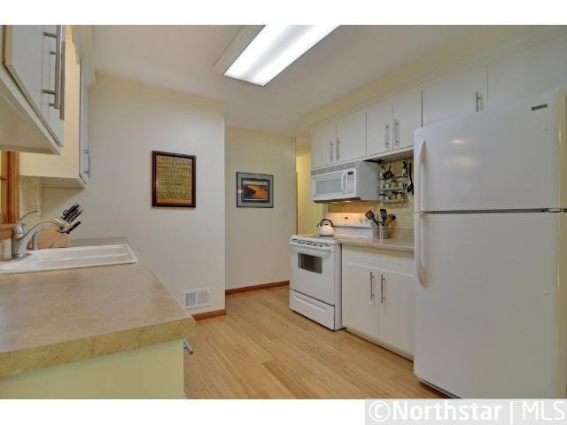 9172 Toledo Road Bloomington, MN 55437 - Photo 6 of 18