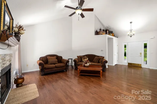 $600,000 | 701 Salisbury Road, Hendersonville, NC 28792