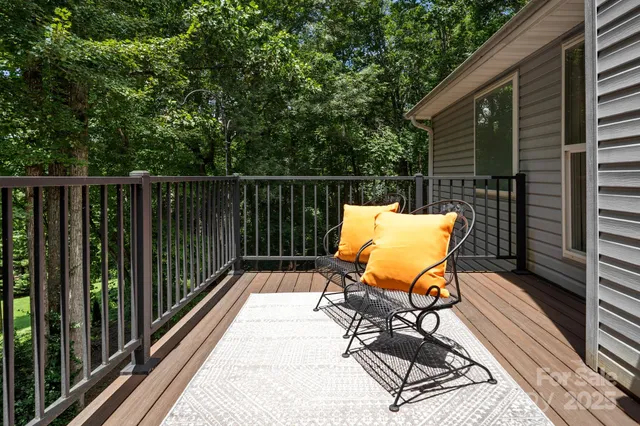 $600,000 | 701 Salisbury Road, Hendersonville, NC 28792