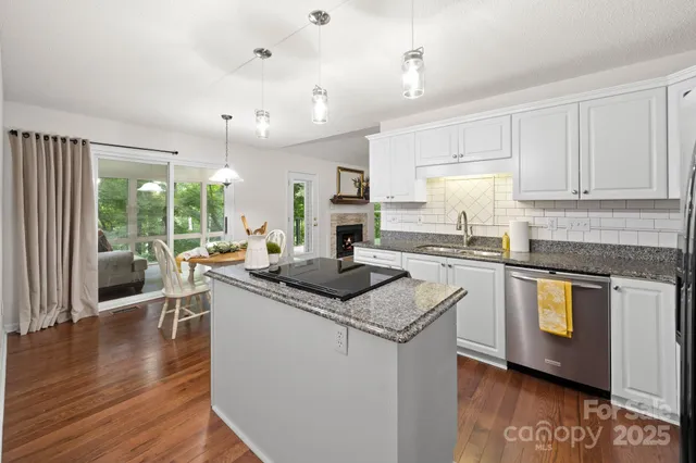 $600,000 | 701 Salisbury Road, Hendersonville, NC 28792