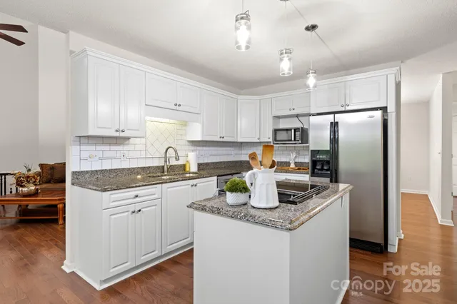 $600,000 | 701 Salisbury Road, Hendersonville, NC 28792