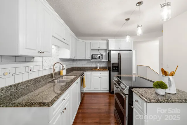 $600,000 | 701 Salisbury Road, Hendersonville, NC 28792