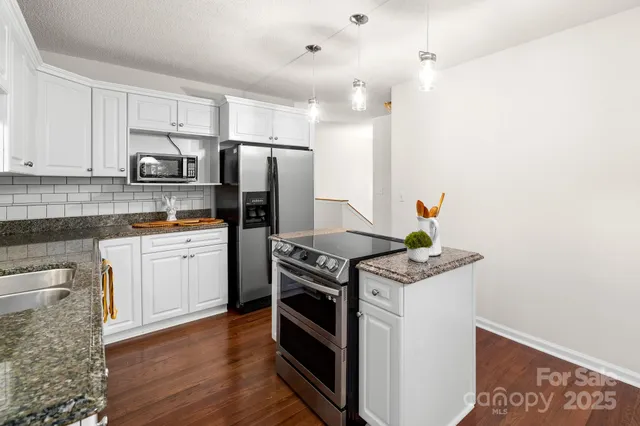 $600,000 | 701 Salisbury Road, Hendersonville, NC 28792