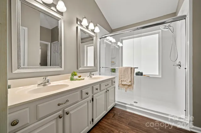 $600,000 | 701 Salisbury Road, Hendersonville, NC 28792