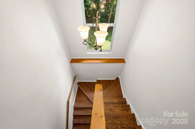 $600,000 | 701 Salisbury Road, Hendersonville, NC 28792