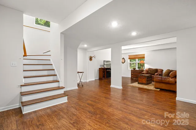 $600,000 | 701 Salisbury Road, Hendersonville, NC 28792