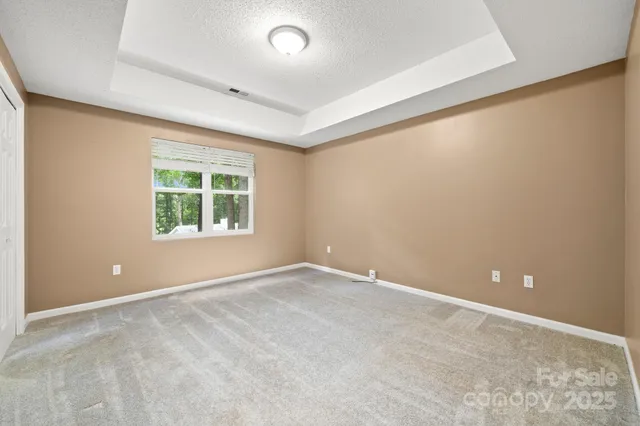 $600,000 | 701 Salisbury Road, Hendersonville, NC 28792