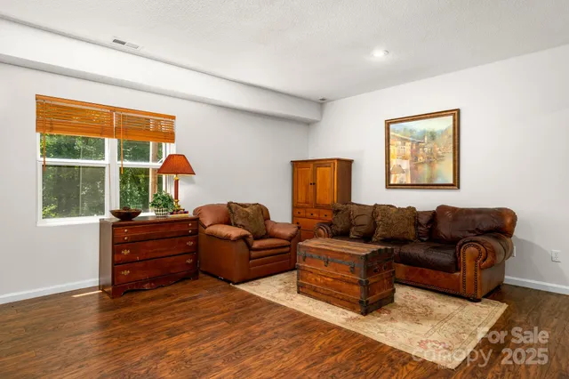 $600,000 | 701 Salisbury Road, Hendersonville, NC 28792