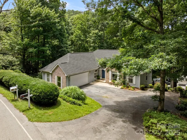 $600,000 | 701 Salisbury Road, Hendersonville, NC 28792