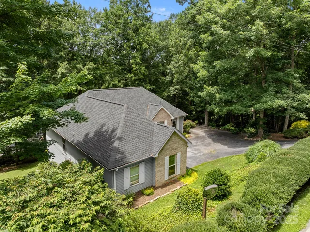 $600,000 | 701 Salisbury Road, Hendersonville, NC 28792