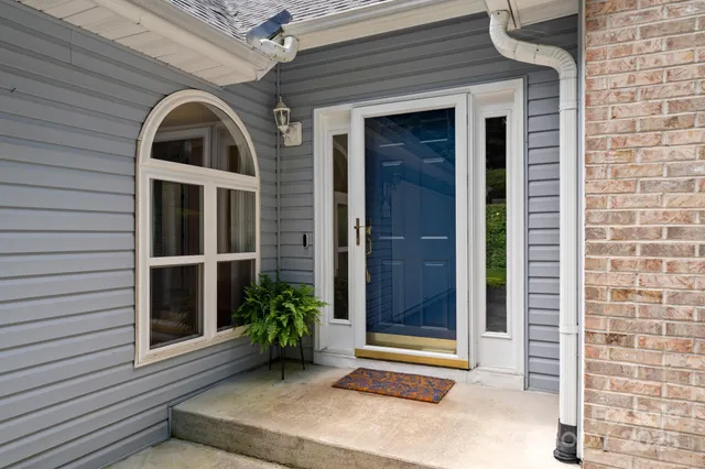 $600,000 | 701 Salisbury Road, Hendersonville, NC 28792