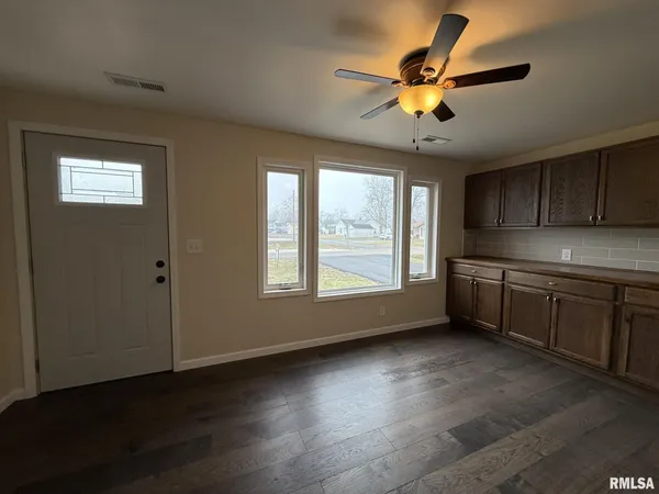 $199,900 | 601 Glenway Avenue, Knoxville, IL 61448