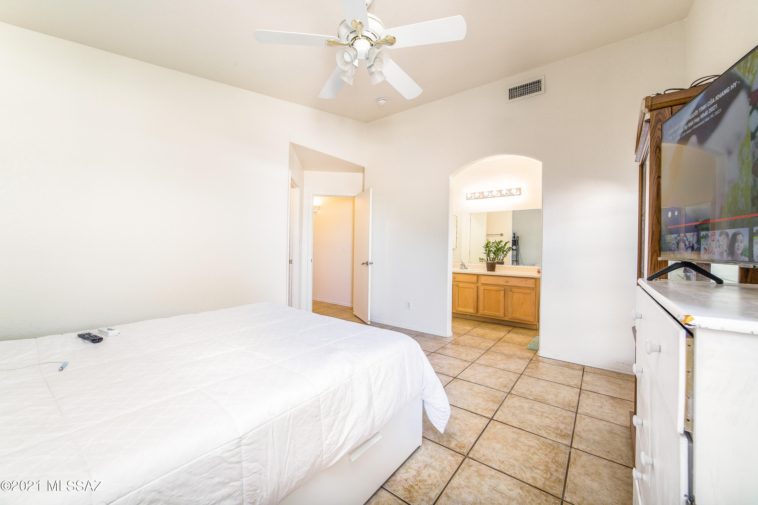 7325 East Cross Ridge Place Tucson, AZ 85710 - Photo 11 of 19
