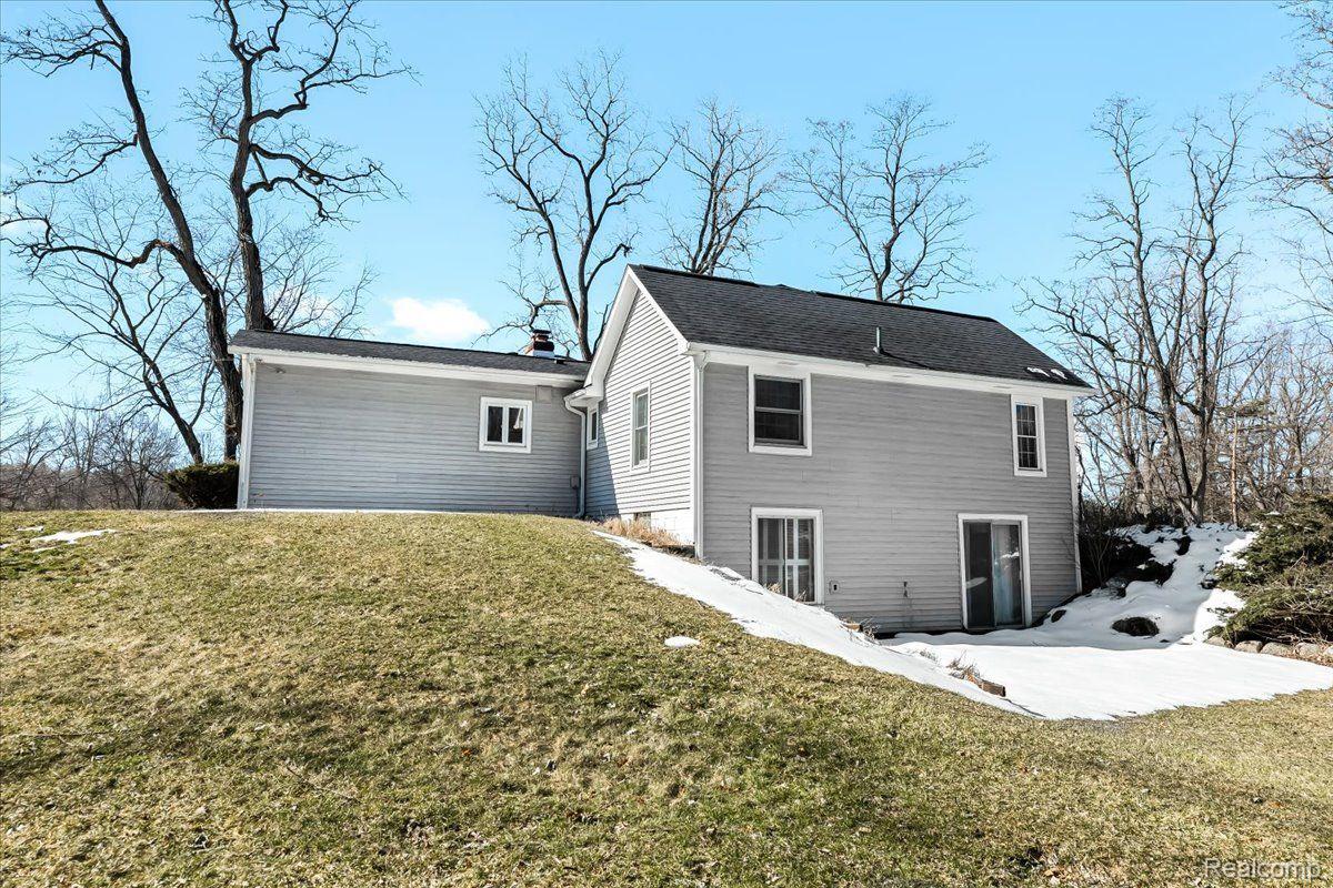 4529 Pleasant Valley Road Brighton, MI 48114 - Photo 7 of 66 Gallery Image 7