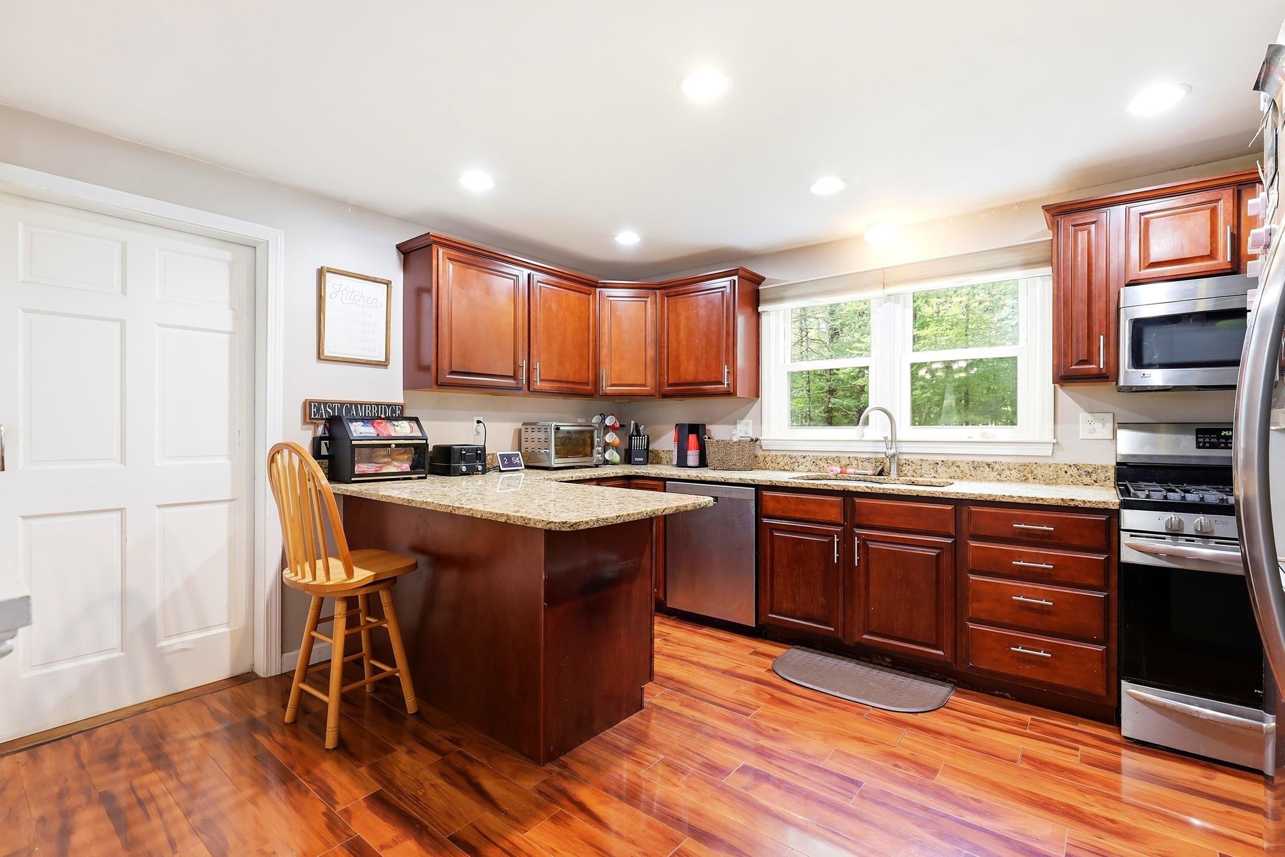 107 Bedford Road Merrimack, NH 03054 - Photo 6 of 38 Gallery Image 6