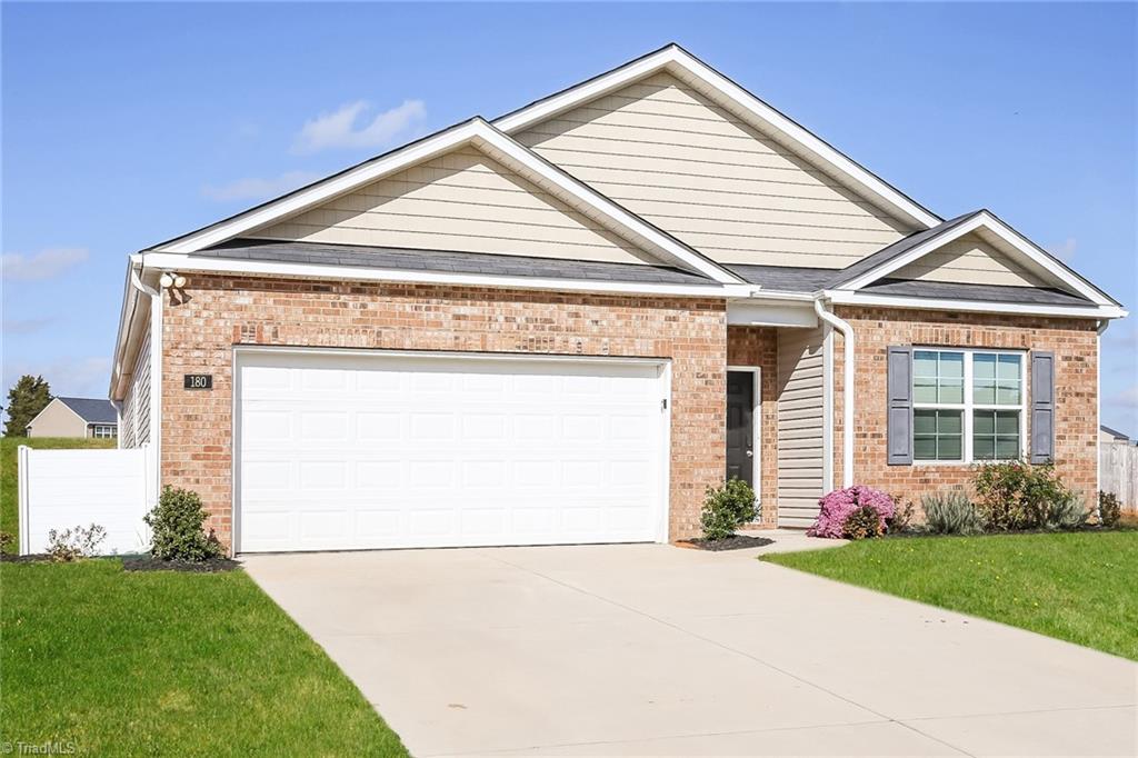 180 Daniel Drive Lexington, NC 27295 - Photo 3 of 16