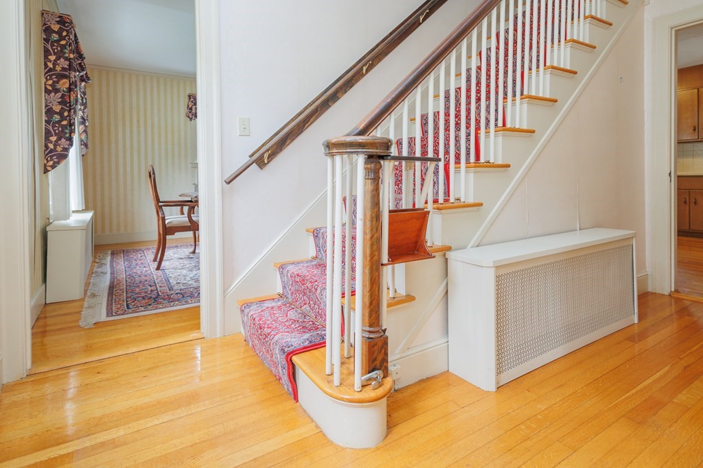 268 Beverly Road Worcester, MA 01605 - Photo 7 of 28 a view of entryway