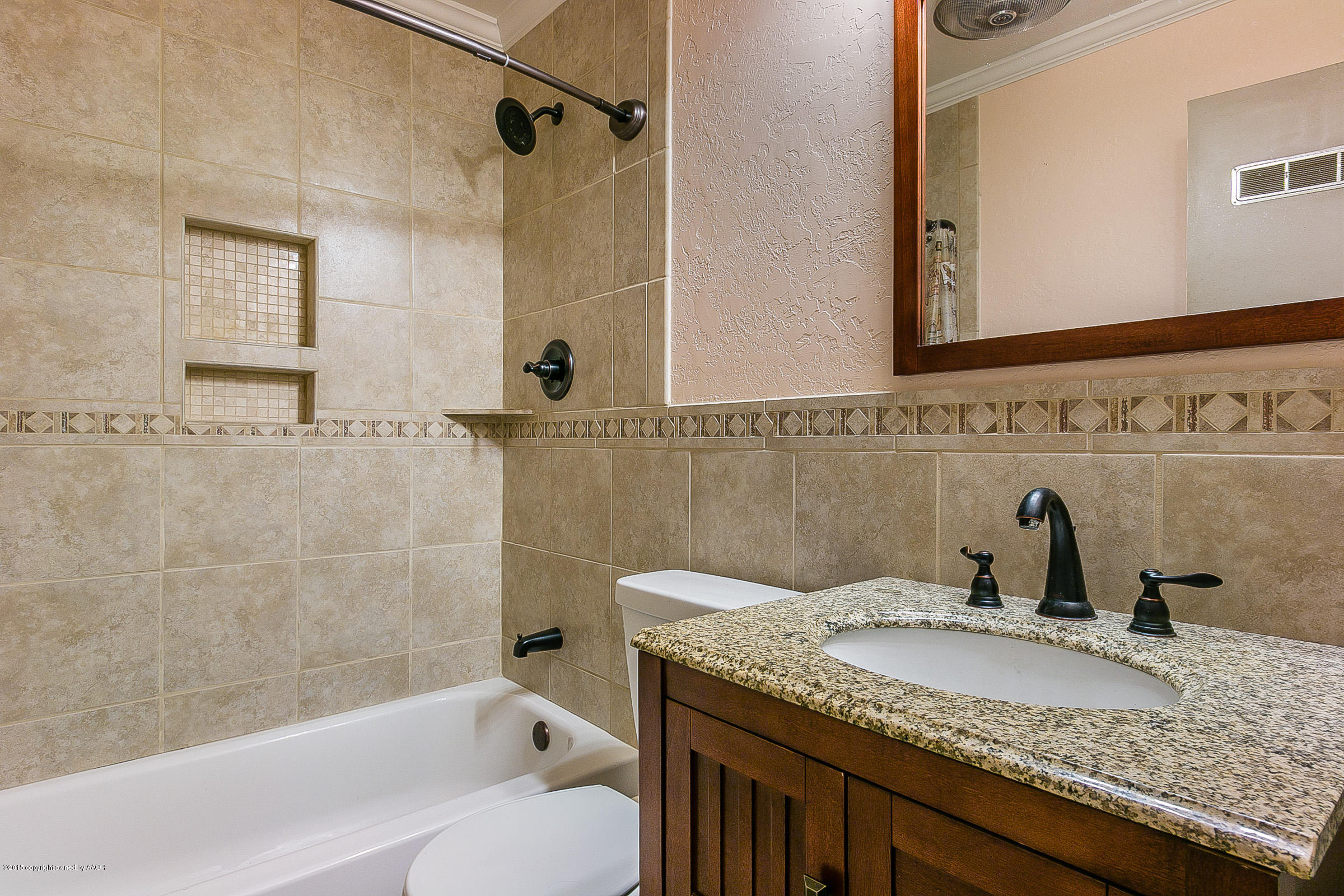 1208 Pecan Street Amarillo, TX 79107 - Photo 13 of 17 013_Bathroom 2