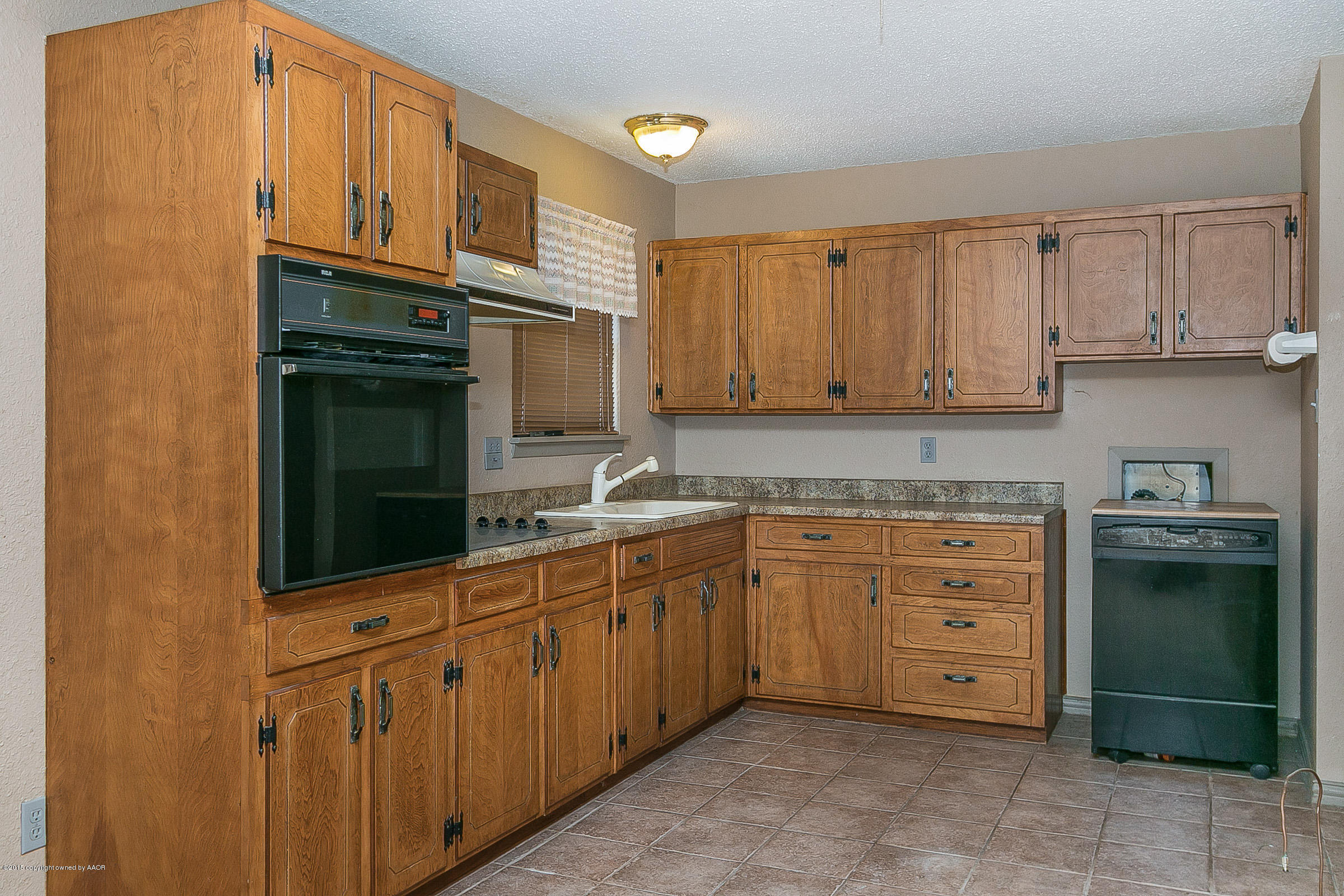 1208 Pecan Street Amarillo, TX 79107 - Photo 3 of 17 005_Kitchen 2