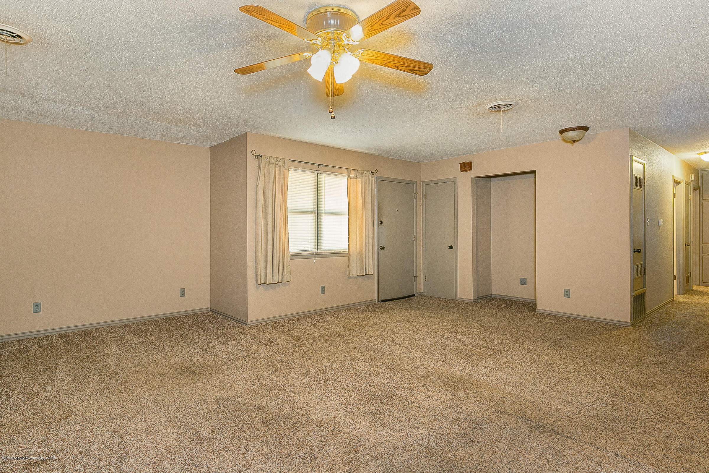 1208 Pecan Street Amarillo, TX 79107 - Photo 6 of 17 003_Living Room 2
