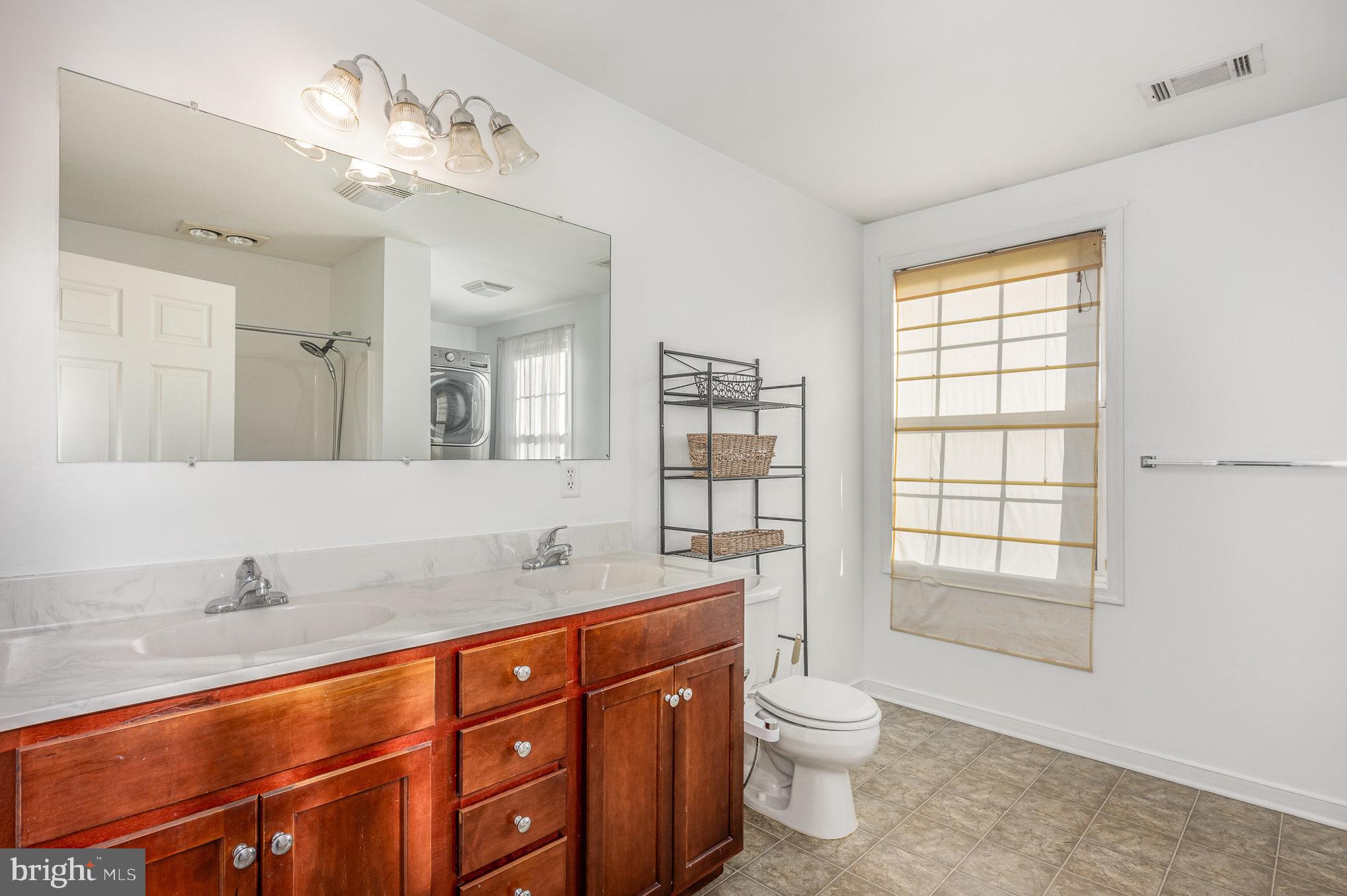 13842 Penn Shop Road Mount Airy, MD 21771 - Photo 38 of 74 Full Hallway Bath