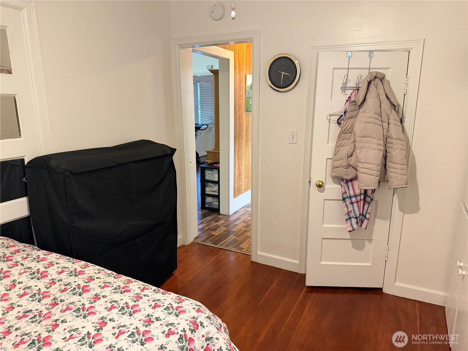 409 Birch Street South Omak, WA 98841 - Photo 16 of 32 a bedroom with a bed and a mirror