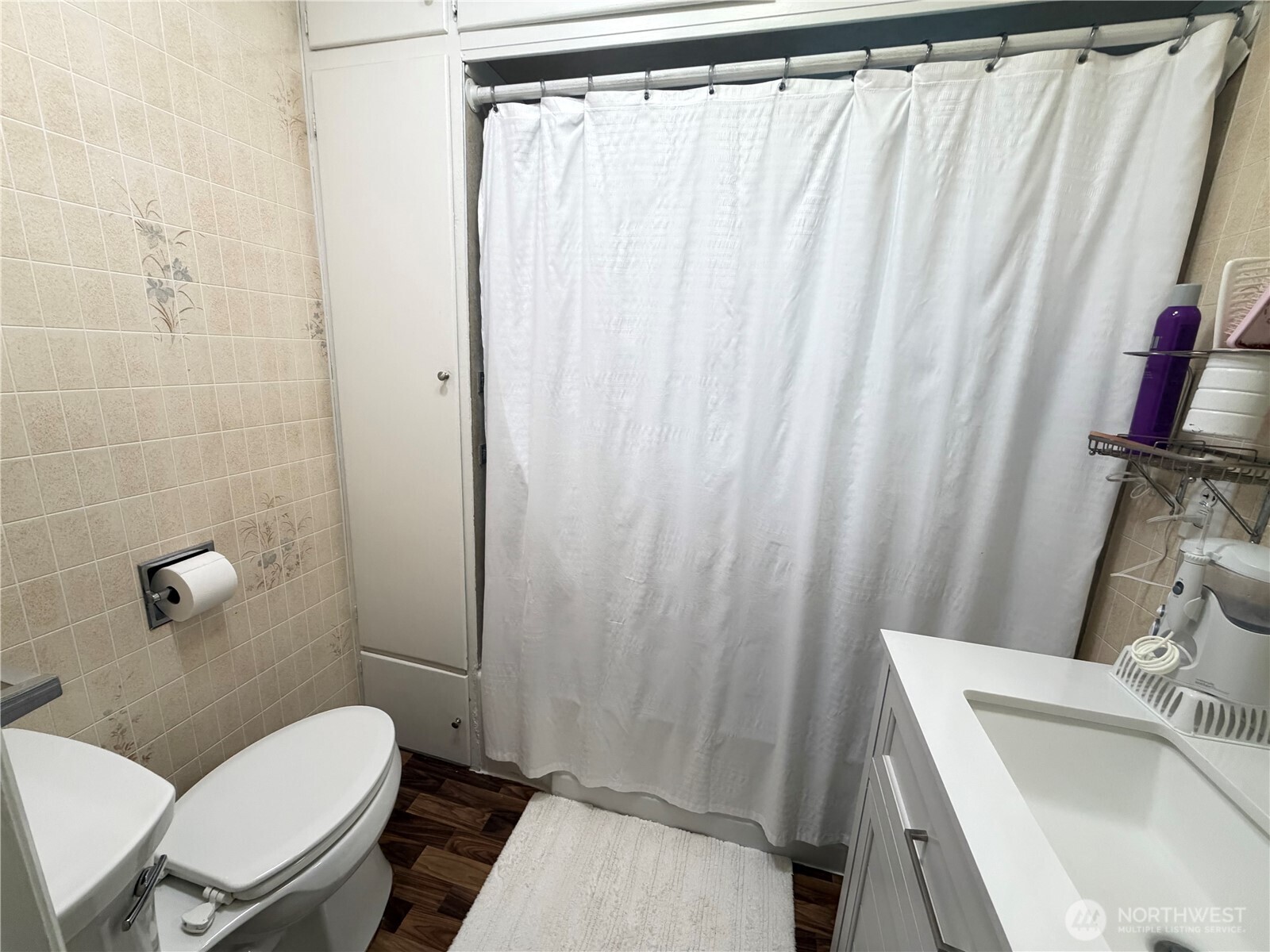 409 Birch Street South Omak, WA 98841 - Photo 17 of 32 a bathroom with a sink and a toilet