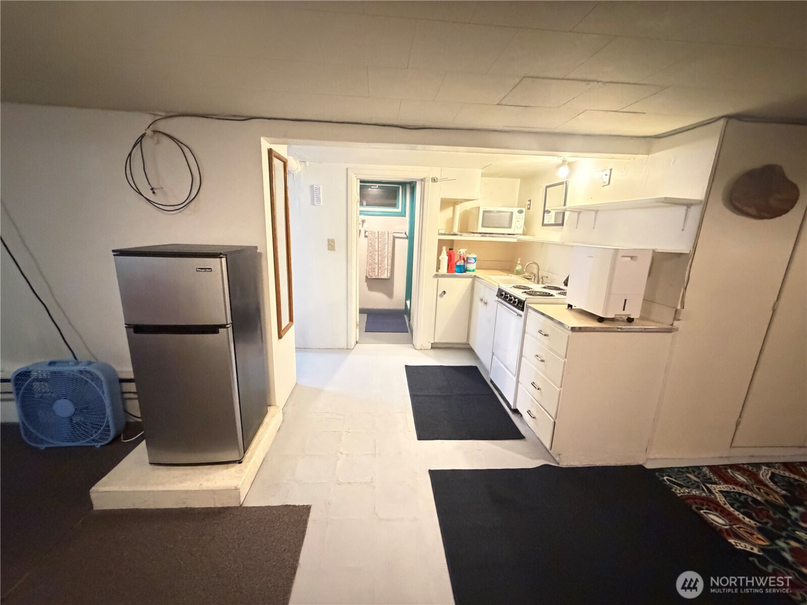 409 Birch Street South Omak, WA 98841 - Photo 27 of 32 a kitchen with a refrigerator and a stove