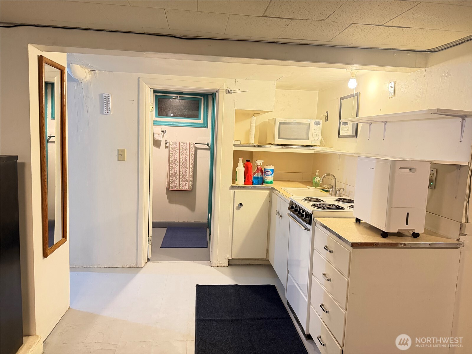 409 Birch Street South Omak, WA 98841 - Photo 28 of 32 a kitchen with granite countertop a refrigerator and a stove